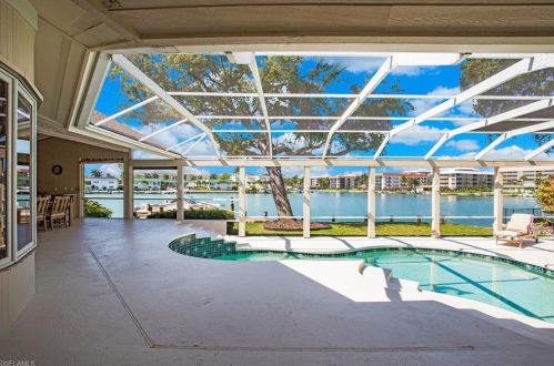 210 Bay Pt, Naples FL 34103-4018 exterior