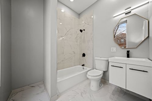 1933 Ohio St, Chicago IL 60624-1047 exterior