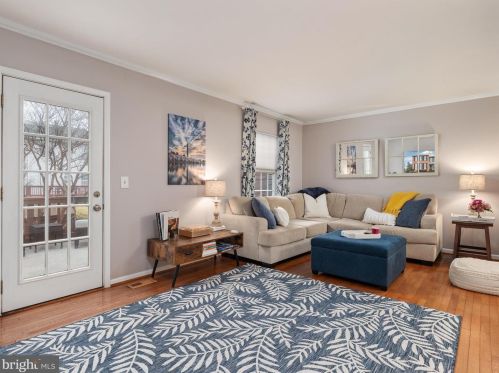 6070 Alexander Ave, Alexandria VA  22310-4382 exterior