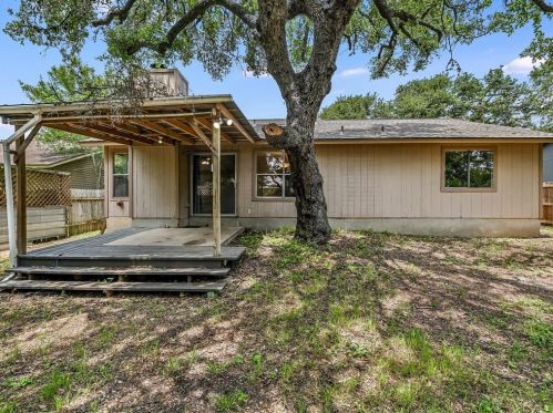 8903 Curlew Dr, Austin TX 78748-5129 exterior