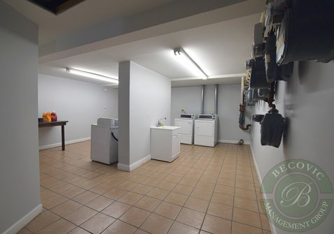 7736 Ashland Ave, Chicago IL 60626-1102 exterior