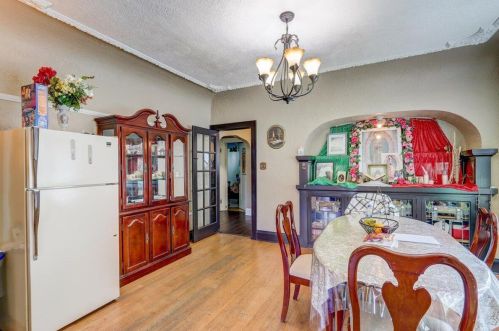 2106 34, Milwaukee WI 53215-2301 exterior