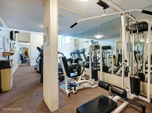 1550 Lake Shore Dr, Chicago IL  60610-1675 exterior