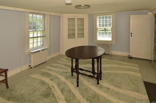 14 Meadow Rd, Windsor CT  06095-4617 exterior