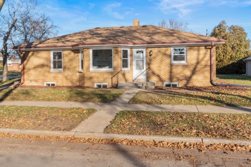 4102 Colgate Cir, Milwaukee WI  53222-1736 exterior