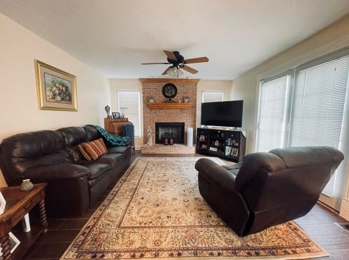 102 Cedar Rdg Dr, Monaca PA 15061-2748 exterior