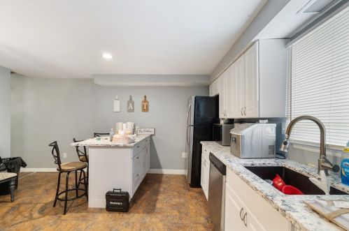 1808 Baldauf St, Pittsburgh PA 15203-1603 exterior