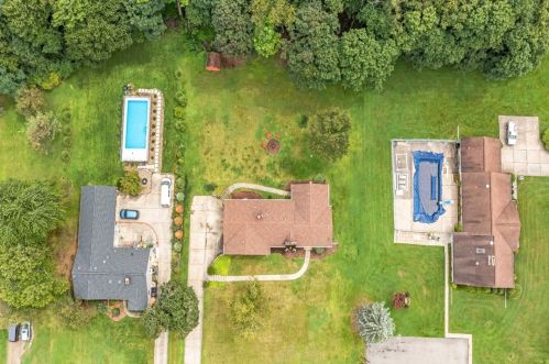 2374 Jenkinson Dr, Pittsburgh PA  15237-6620 exterior