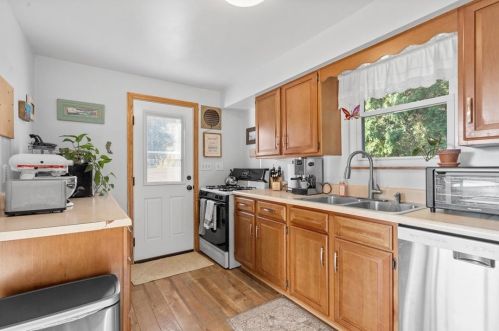 8145 Lindisfarne Dr, Pittsburgh PA 15237-2311 exterior