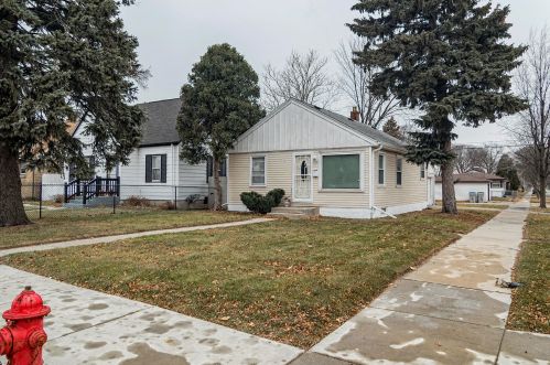 5775 76th St, Milwaukee, WI 53218-2253