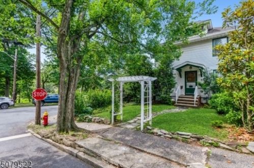 3 Henderson St, Passaic Park, NJ 07055-2510