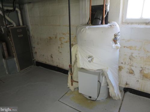 15 Oakland Ave, Camden NJ 08107-1211 exterior