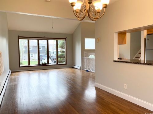 14 Glendale Dr, Huntington Station NY  11747-1208 exterior