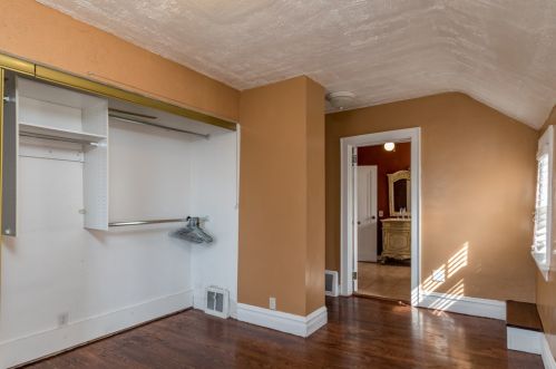 1112 Hickory St, Waukegan IL 60085-1937 exterior