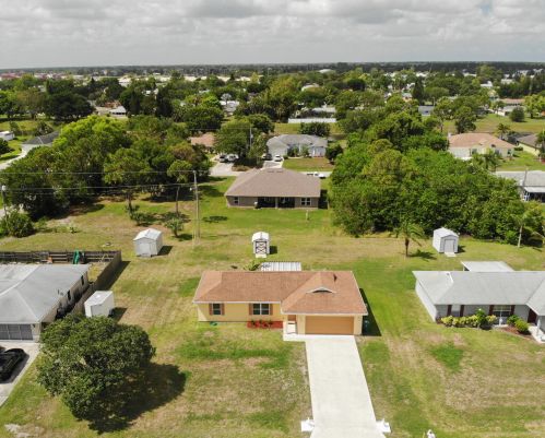 612 Stillman Ave, Fort Pierce, FL 34953-3320