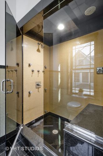 2013 Greenleaf Ave, Chicago IL 60645-3509 exterior