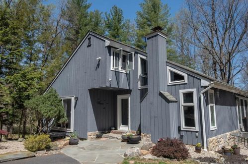 51 Bloomer Rd, Ridgefield, CT 06877-6005