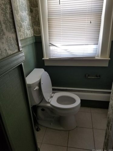 740 Enfield St, Enfield CT 06082-2965 exterior