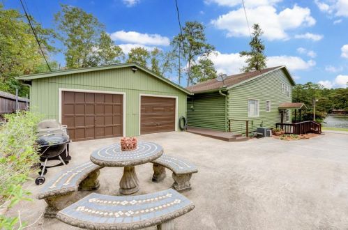 1410 Pne Lk Cir, Montgomery TX 77316-2774 exterior