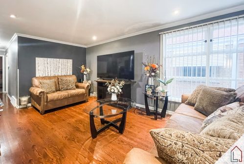 7804 Sawyer Ave, Chicago, IL 60652-1927