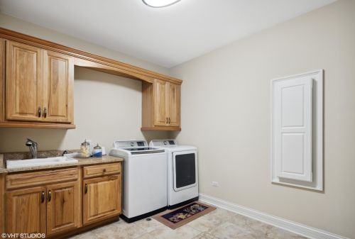 695 Mitchell Ave, Elmhurst IL 60126-4855 exterior