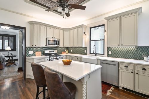 2946 Stowell Ave, Milwaukee WI 53211-3349 exterior