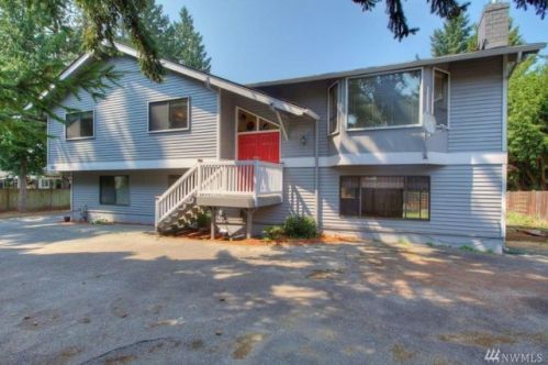 19813 8 Ave, Seattle WA  98198-3425 exterior