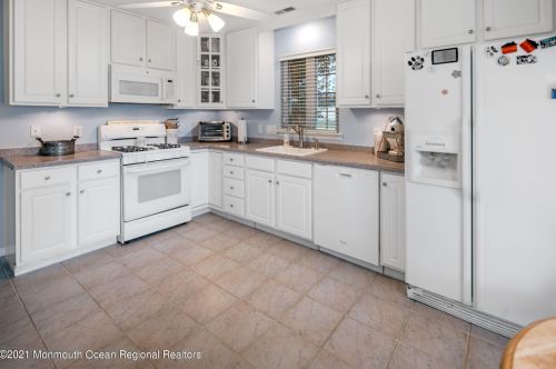 2 Abercorn Ct, Jackson Twp NJ  08527-3965 exterior