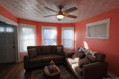 323 Oak St, New Britain CT 06051-1213 exterior