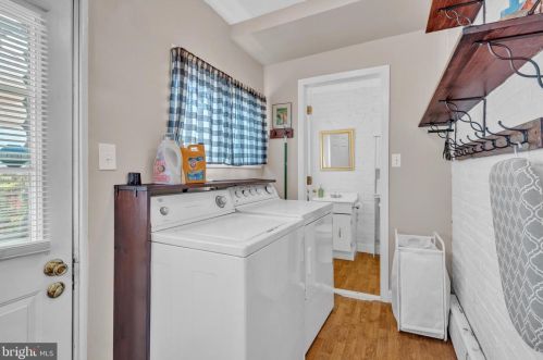 497 Lemonte St, Philadelphia PA  19128-4534 exterior