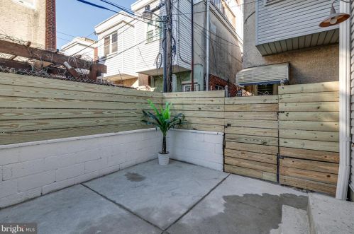 1009 Greenwich St, Philadelphia PA 19147-6409 exterior