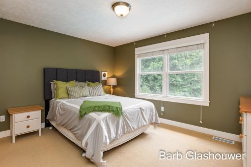 4424 Whitewood Farms Dr, Grand Rapids MI 49525-3487 exterior