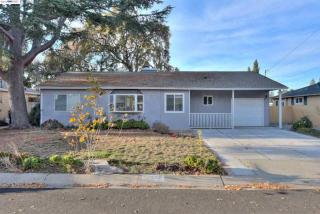 1369 Peach Pl, Concord CA  94518-3724 exterior