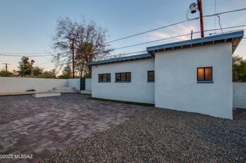 2110 Grant Rd, Tucson AZ  85719-3411 exterior