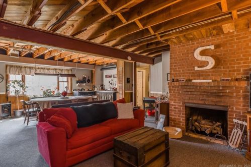 211 Frst St, Hartford CT 06118-2349 exterior