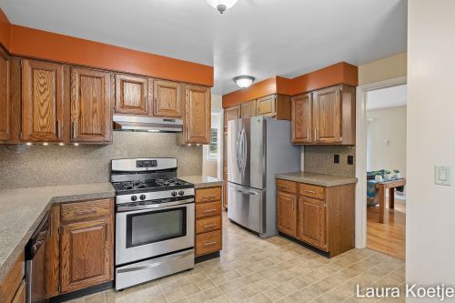 692 Park St, Grand Rapids MI 49525-2571 exterior