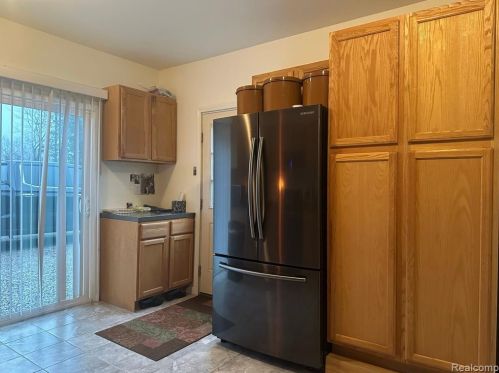 520 Auburn Rd, Rochester MI 48307-5302 exterior