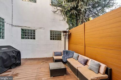 127 League St, Philadelphia PA  19147-4224 exterior