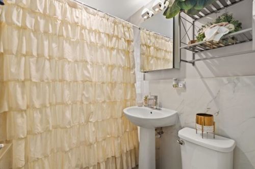 8524 Seeley Ave, Chicago IL  60620-6036 exterior