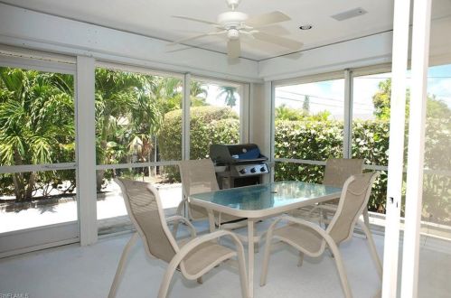 757 93 Ave, Naples FL 34108-2440 exterior