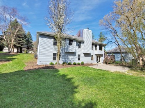 3906 Jacobson Dr, Bull Valley, IL 60097-8140