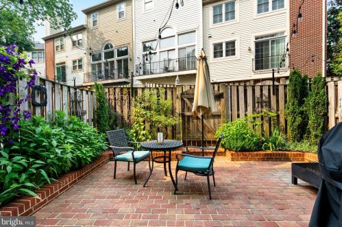 3803 Courtland Cir, Alexandria VA 22305-2061 exterior