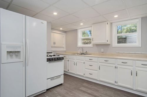 2737 Patricia Dr, Meskegon MI 49445-3240 exterior