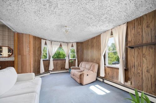 203 Sunnyside Ave, Woonsocket RI 02895-5103 exterior