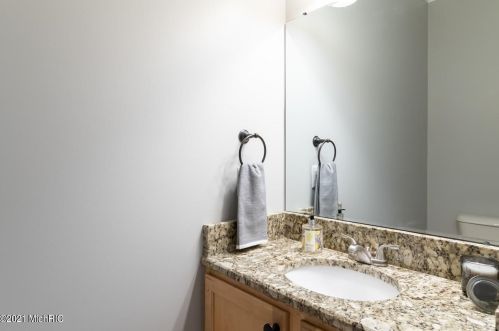 7408 Dunross Dr, Kalamazoo MI 49024-7412 exterior