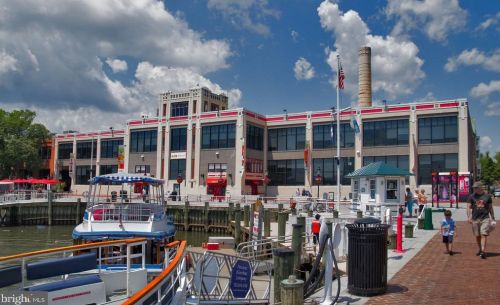 422 Royal St, Alexandria VA  22314-2335 exterior