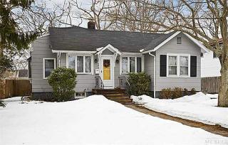 98 Frederick Ave, Babylon, NY 11702-1610