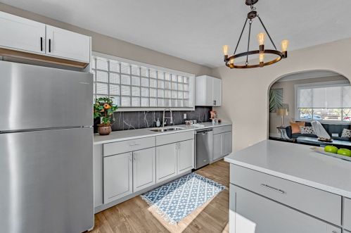 1314 Bellaire Pl, Pittsburgh PA  15226-1830 exterior