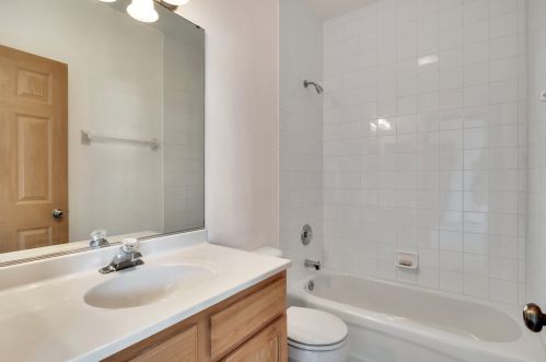 819 Duvall Dr, Bull Valley IL 60098-7019 exterior