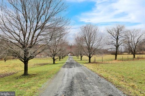 137 Bob White Rd, Dale, PA 19504-9049